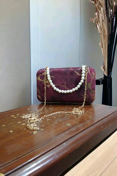 ELEGANT CLUTCH