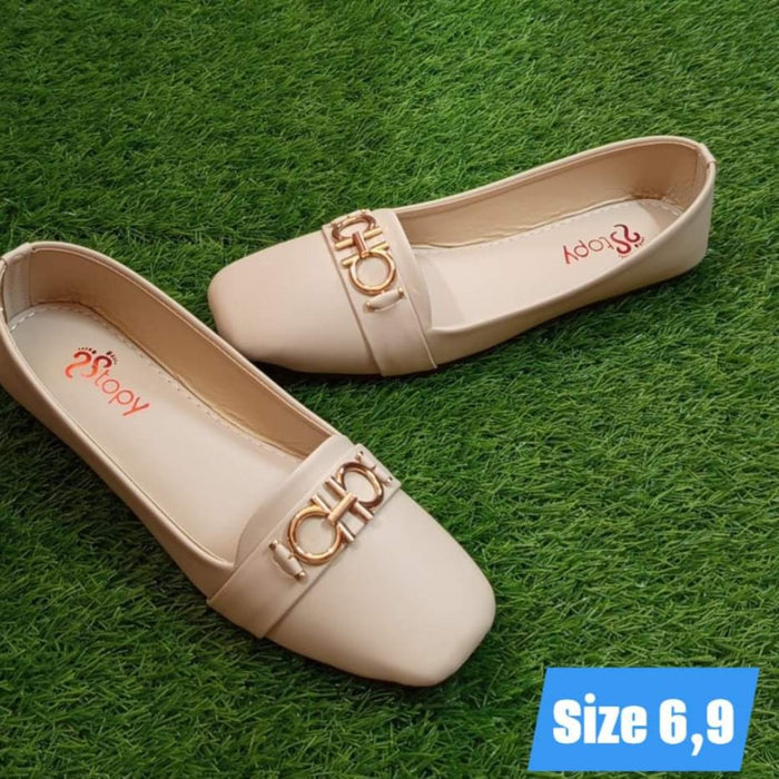 Women’s Flats with Size Labels on Every Image