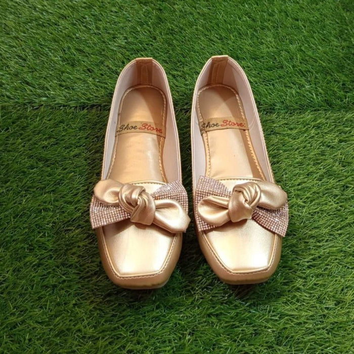 Restocked women’s flats size range 7-11