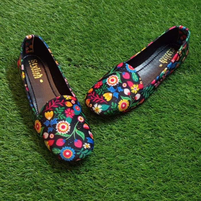 Unisex Flats in Shoes (Sizes 6-10)