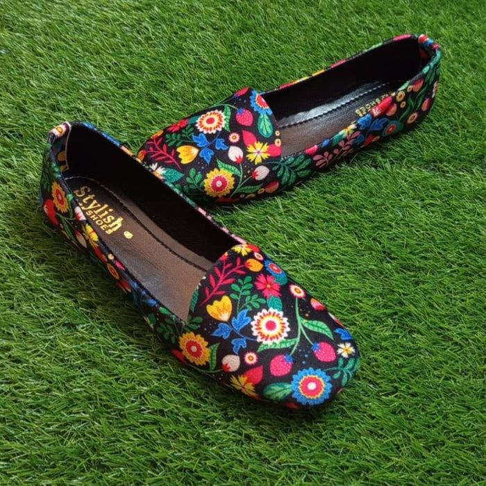 Unisex Flats in Shoes (Sizes 6-10)