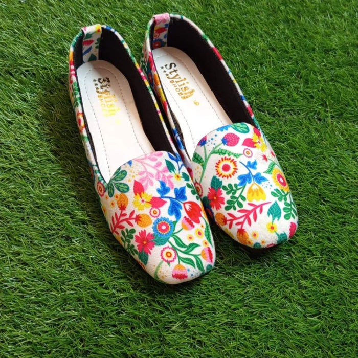 Unisex Flats in Shoes (Sizes 6-10)